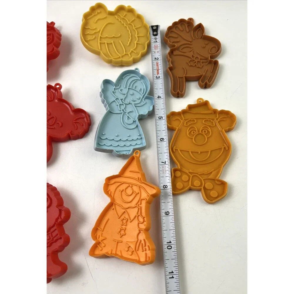 Hallmark Cookie Cutters Lot of 8 Holiday, Fozzybear, Turkey, Reindeer, Xmas